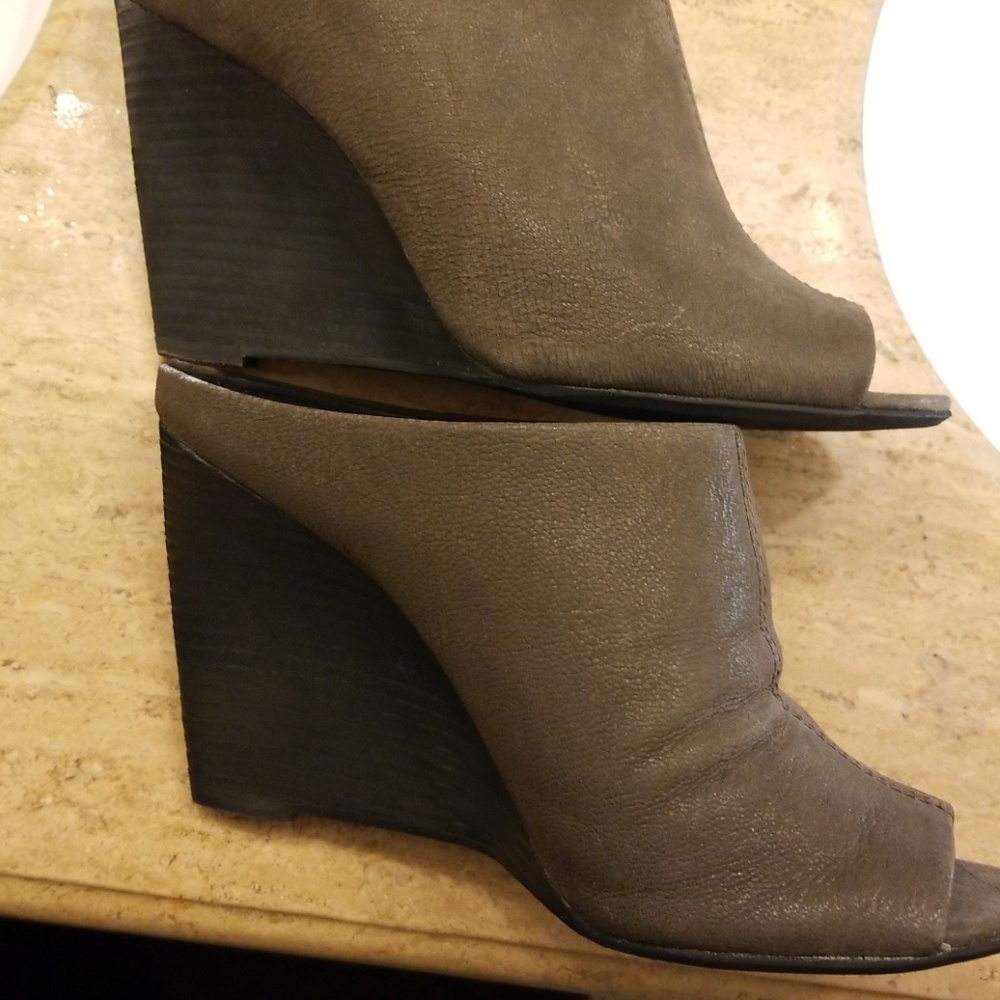 Shoes - Picture 4 of 4